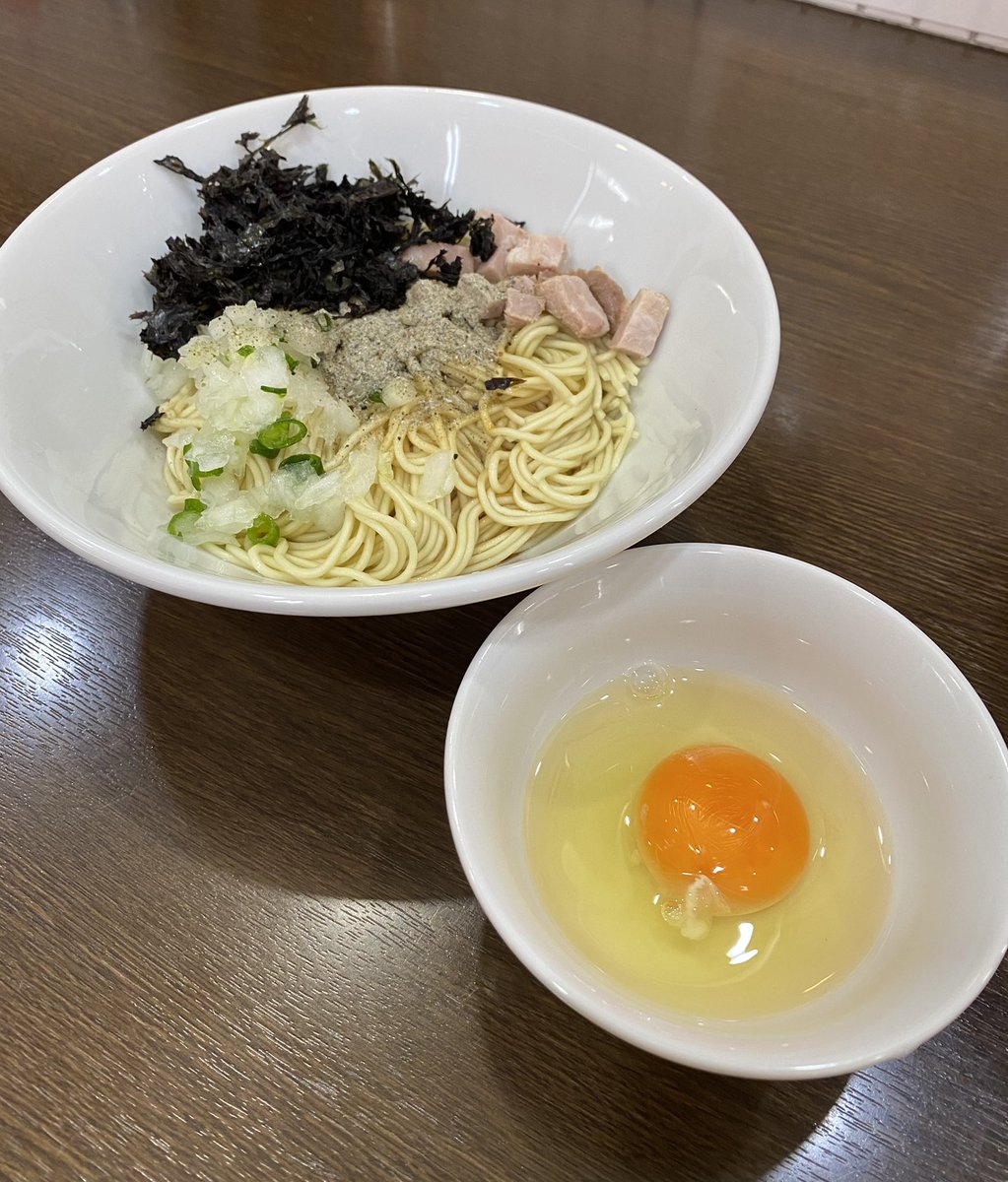 赤い髭 幸手市 中華そばイデタ 牡蠣そば 煮干出汁 生卵 バラ海苔セット和えそば 越谷の帰りにg系以外のラーメン食べるかとイデタさんへ 煮干出汁スープ飲んだらスーッと煮干の旨味が身体に沁み渡って来た 飲み干したいけど我慢 海苔の風味とたまごで 赤い髭 幸手市 中華そばイデタ 牡蠣そば 煮干出汁 生卵 バラ海苔セット和えそば 越谷の帰りにg系以外のラーメン食べるかとイデタさんへ 煮干出汁スープ飲んだらスーッと煮干の旨味が身体に沁み渡って来た 飲み干したいけど我慢 海苔の風味とたまごで
