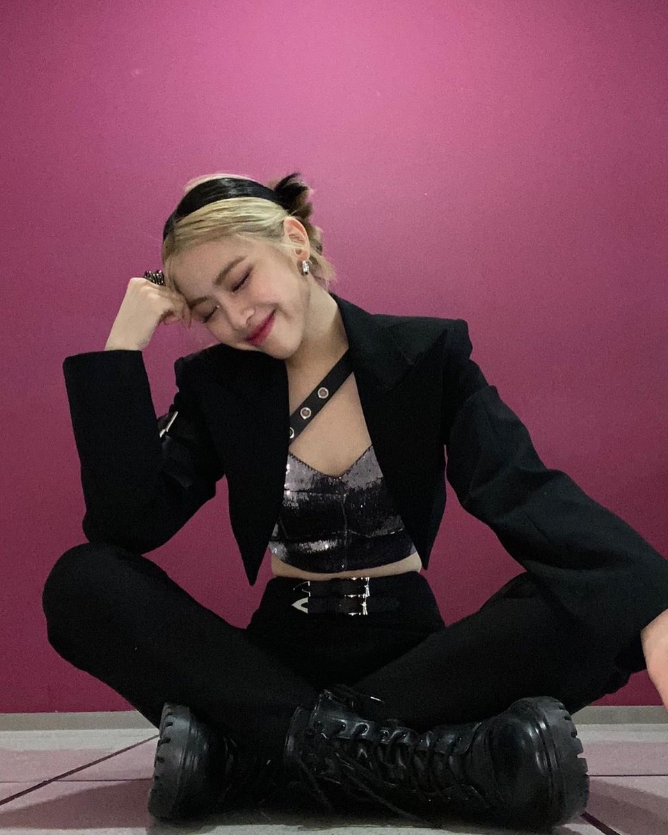 onlyforRyujin's tweet photo. CRYING 😭 https://t.co/REwcG1ilXO