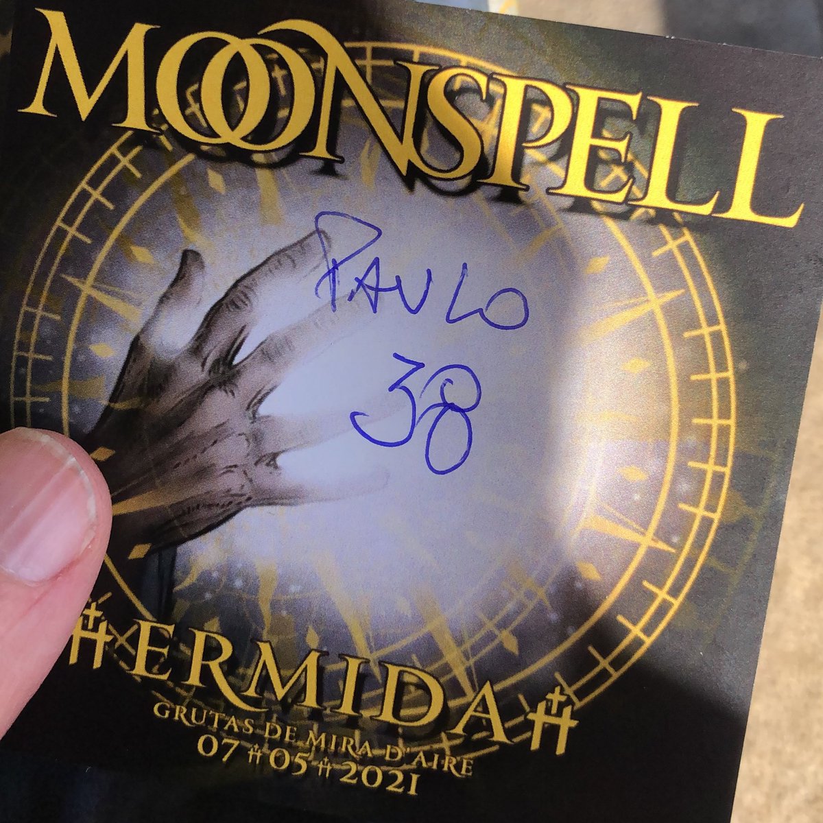 atascadosilva's tweet photo. E aquela vez q os @moonspell me pediram um autógrafo? Jogava eu no Fogueteiros de Arada, com a camisola 38. Belos tempos, pá.🤘#aboutlastnight #ermida #moonspell https://t.co/H9Z50DDSy8