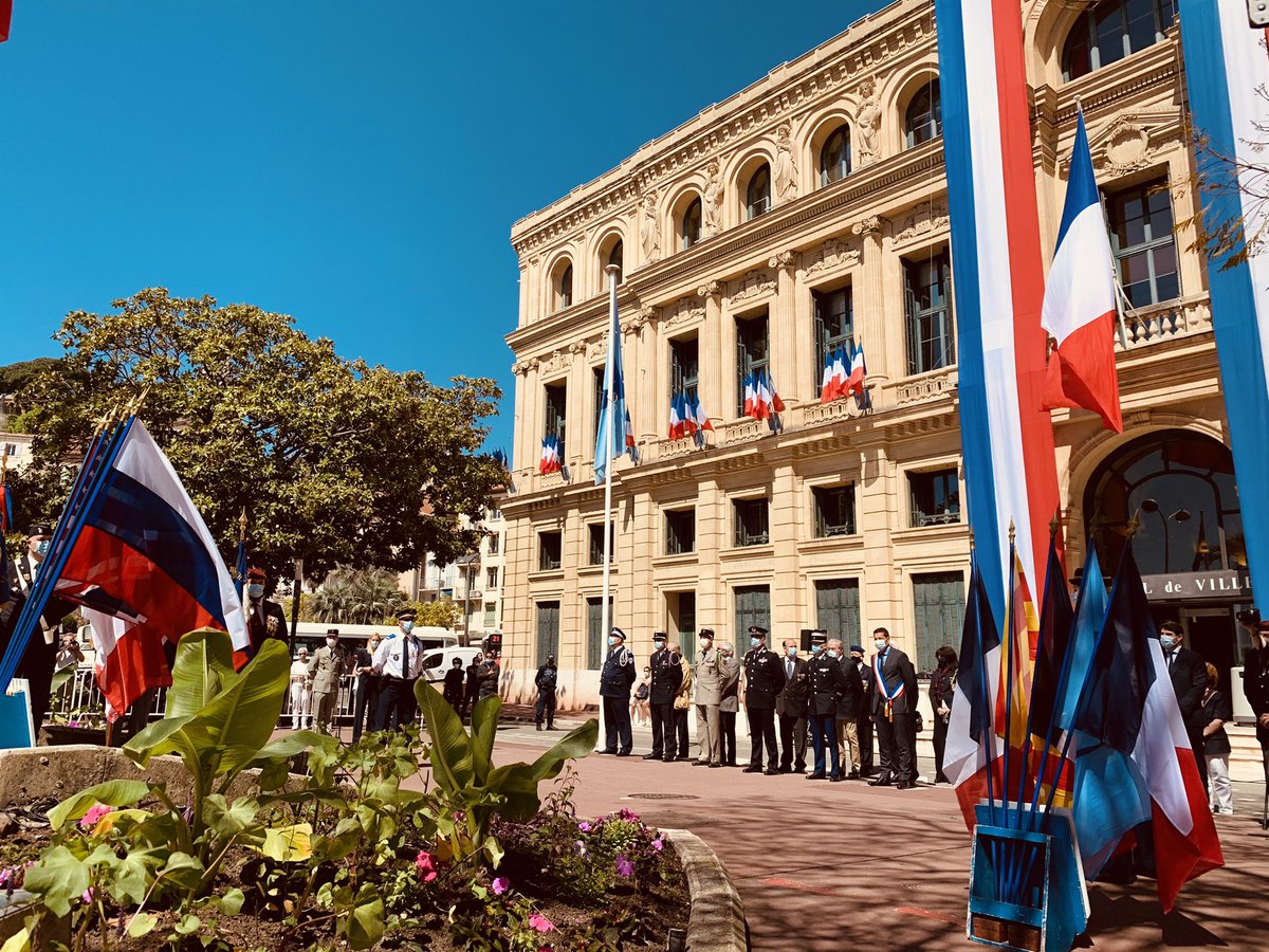   #8maiAllocution officielle du Maire de  #Cannes, David Lisnard, face au monument aux morts de l’Hôtel de Ville 