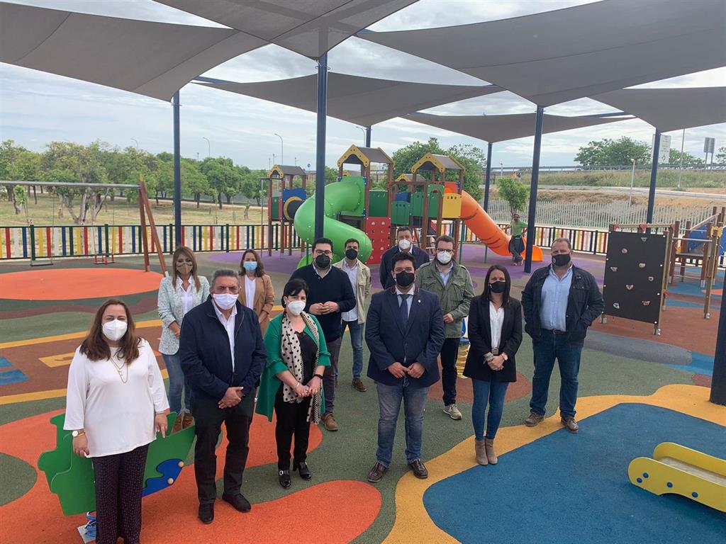 DIPUSEVI's tweet photo. 🤩Nueva gran zona verde en la provincia de #Sevilla  👉El Parque de los Naranjos de Lora del Rio, próximo al #Guadalquivir, cuenta con área infantil, de ocio, esparcimiento y deporte ➡️ https://t.co/k8BcNzk7GH @EPAndalucia 

#ProvinciaSev #PlanSupera #LoradelRio @aytoloradelrio https://t.co/HuRQOh0WE4