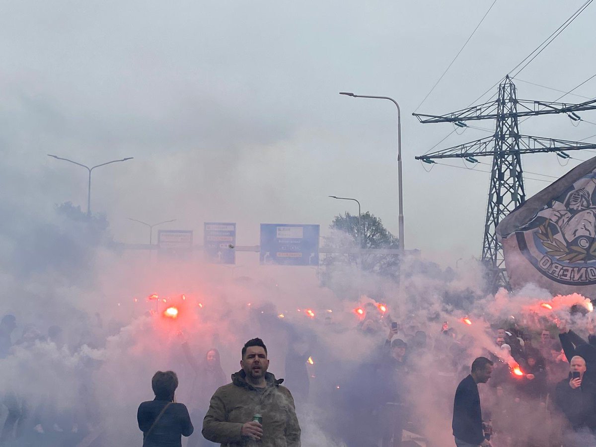 rikweits's tweet photo. Wat de uitslag bij FC Twente - Heracles ook wordt⦠er zijn alleen maar verliezers, namelijk⦠het publiek. Een Derby is géén Derby zonder publiek. #fcther https://t.co/xiRs8c7iWZ