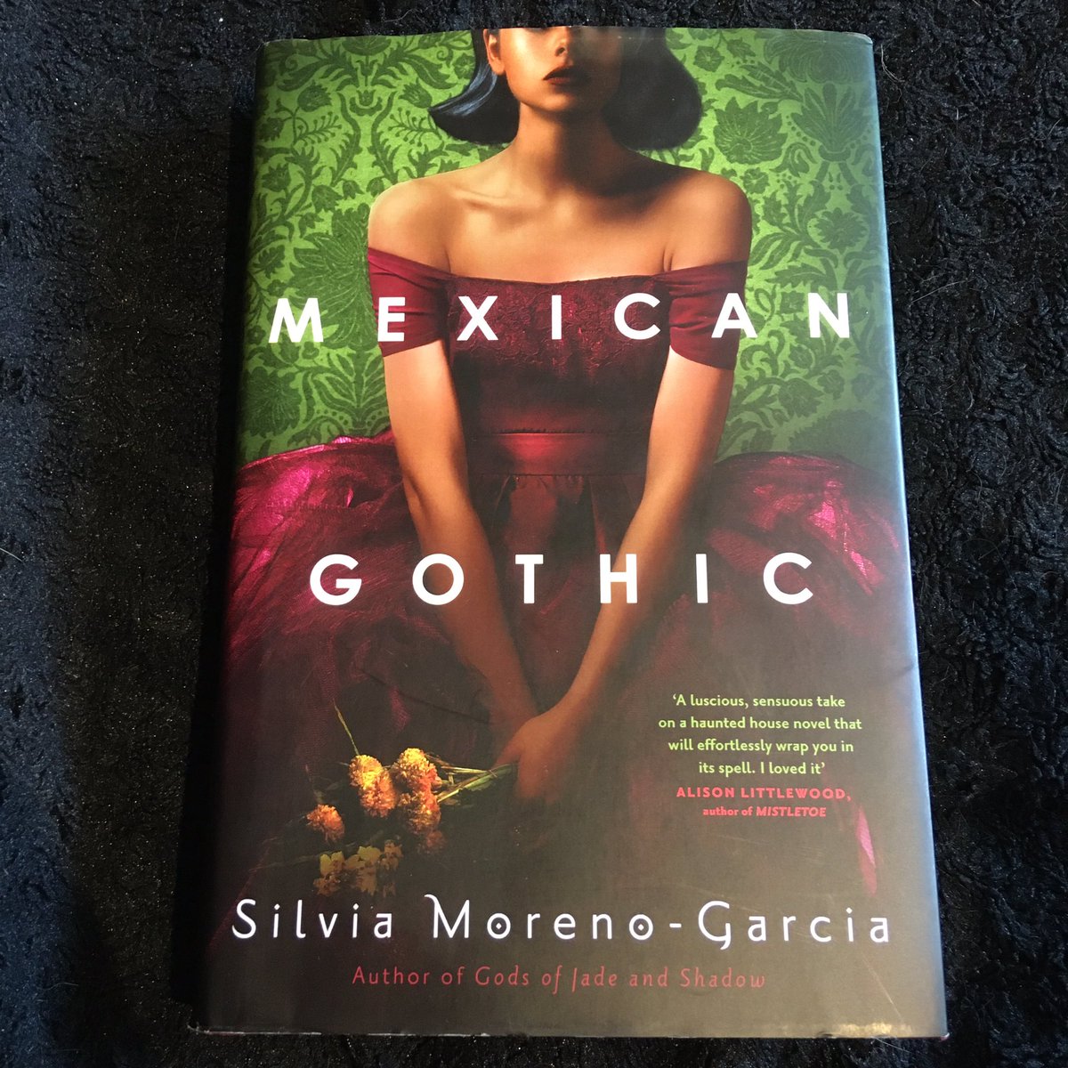 AnnaStella7's tweet photo. @emily_glenister Mexican Gothic 🥀 https://t.co/Nyt2w8IEkQ