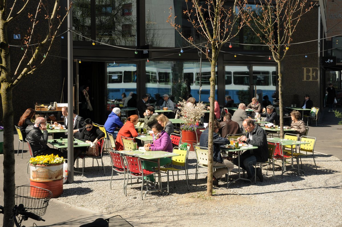 There is a canteen, a place to eat together inside and out, places to use temporarily, and a place to put notes to share and exchange unwanted items and goods, help with shopping etc. There is storage, bike rooms, easy access to shops, transport, public realm, sharing...9/