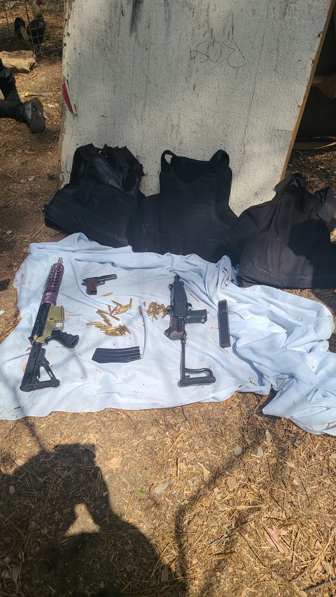 OHarfuch's tweet photo. El día de ayer 55 personas fueron detenidas en @TlalpanAl por compañeros de @SSC_CDMX derivado de la invasión de un predio en el bosque de Tepeximilpa se les aseguraron narcóticos,chalecos balísticos, armas de fuego y cartuchos útiles. https://t.co/GTzflTqrIv