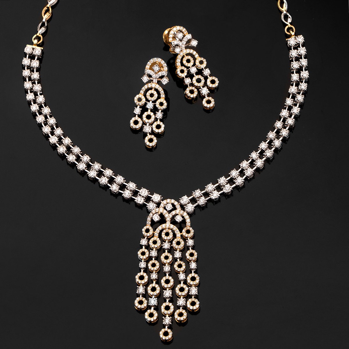 DiamondMela's tweet image. Add the light warmth ✨
Check out jewellery collection in more than 1000 stores in India, to check the nearest one, DM us.
SKU #DM036NENE0957
#DM036NCKNT0957

#diamondnecklaceset #vneckdesign #danglerearrings #realdiamondnecklace
#readytoship #morethan30000products #igicertified