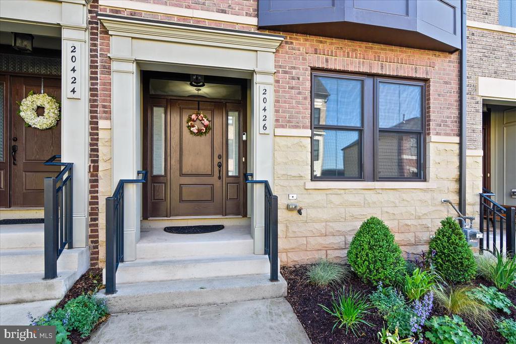 CanaryRealtor's tweet photo. Check out my newest listing in #Ashburn! Tell me what you think!  #realestate https://t.co/U9iOkihy7l https://t.co/5DG2Ay9QXn