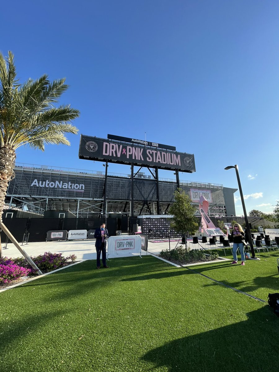 AustinRobillard's tweet photo. Big day on @OnsideRadio!
Today on #RedCardRadio we’ll discuss:
- #InterMiamiCF vs Nashville recap
- Previews for Atlanta and Montreal matchups
- My thoughts on #GlazersOut protests
- European Title Races
- #UCL Final
Tune in! 11am-1pm https://t.co/Lg6jsqDdh4 https://t.co/tLNn93tigD