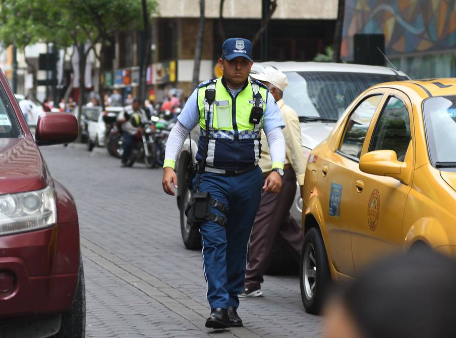 eluniversocom's tweet photo. ATM de Guayaquil permite canje de multas de tránsito por servicio comunitario ►https://t.co/TvQVeQJp1k https://t.co/dXghk3lnIB