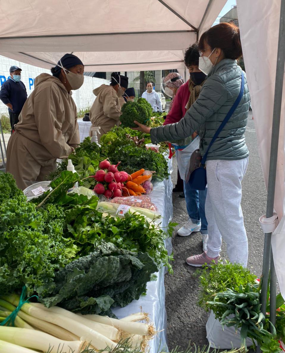 WilsonMerinoR's tweet photo. Hoy es el Dia Internacional del Comercio Justo, debemos consumir productos donde el productor gane lo que merece, priorizar el consumo local, reivindicar una recuperación económica humana y sostenible. Con el #ComercioJusto es posible. 👩🏾‍🌾🇨🇴 https://t.co/CcAPgKB9ns
