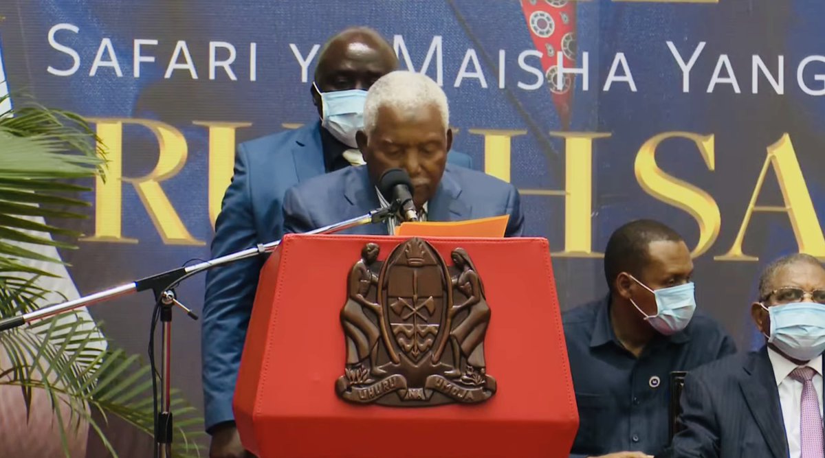 victoriacharlz's tweet photo. #MzeeRukhsa

Rais Mstaafu Mzee Ali Hassan Mwinyi  akizungumza kwenye Uzinduzi wa Kitabu chake kinachoitwa Mzee Rukhsa katika ukumbi wa JNICC jijini Dar Es Salaam 
@UONGOZI @MkukiNaNyota https://t.co/gJYrtPCeI8