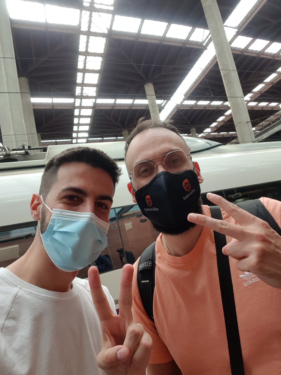 romantaal's tweet photo. El stream de hoy ha sido una locura!!! Gracias bro @AlexMLG2k por el hosteazo... y a mis hermanitos @Josy_EGS y @TomasMh1 por las subs regaladas. Y para colmo me encuentro en el tren al capi @rafaelTGR2K , ídolo donde los haya 🇪🇸🇪🇸 #amigacho #fanmode https://t.co/oba8Hs6Z1h