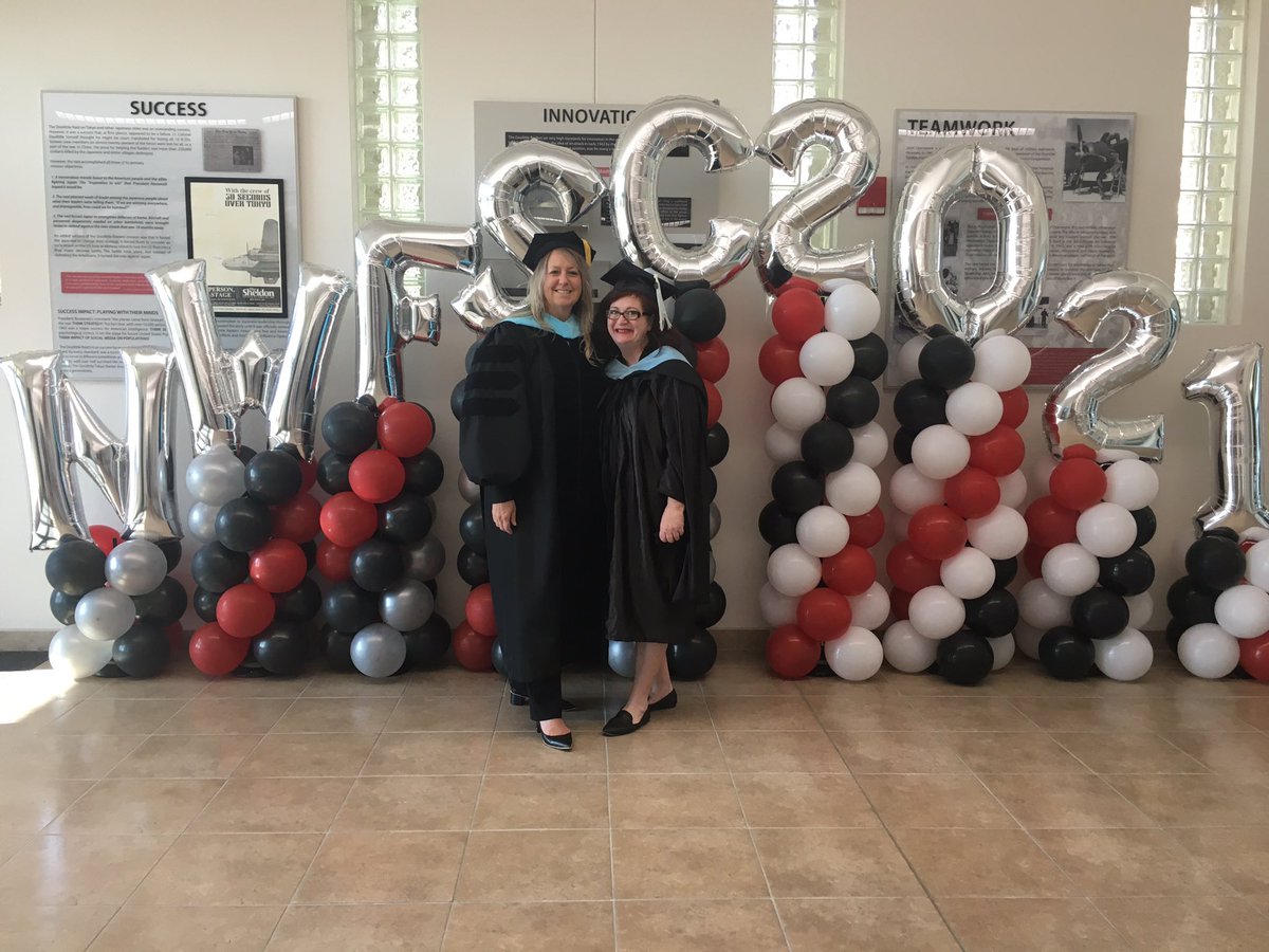 ThereseTrays9's tweet photo. Commencement!
#NWFRaidergrad #RaiderTeachersRock https://t.co/f62lCOFgH8