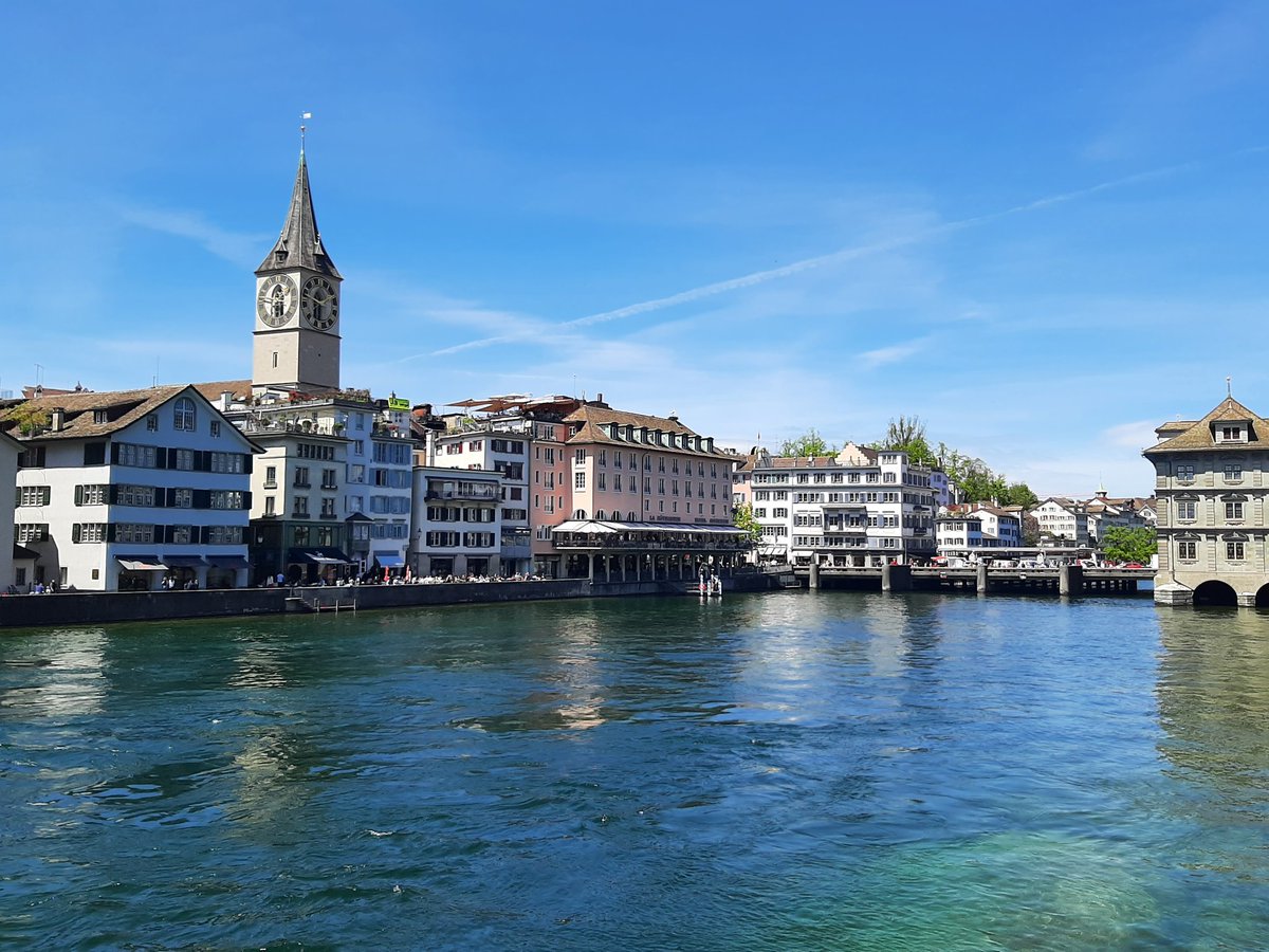 The views from Zurich's bridges do not disappoint either. Some brave sould were even swimming in the river and lake!