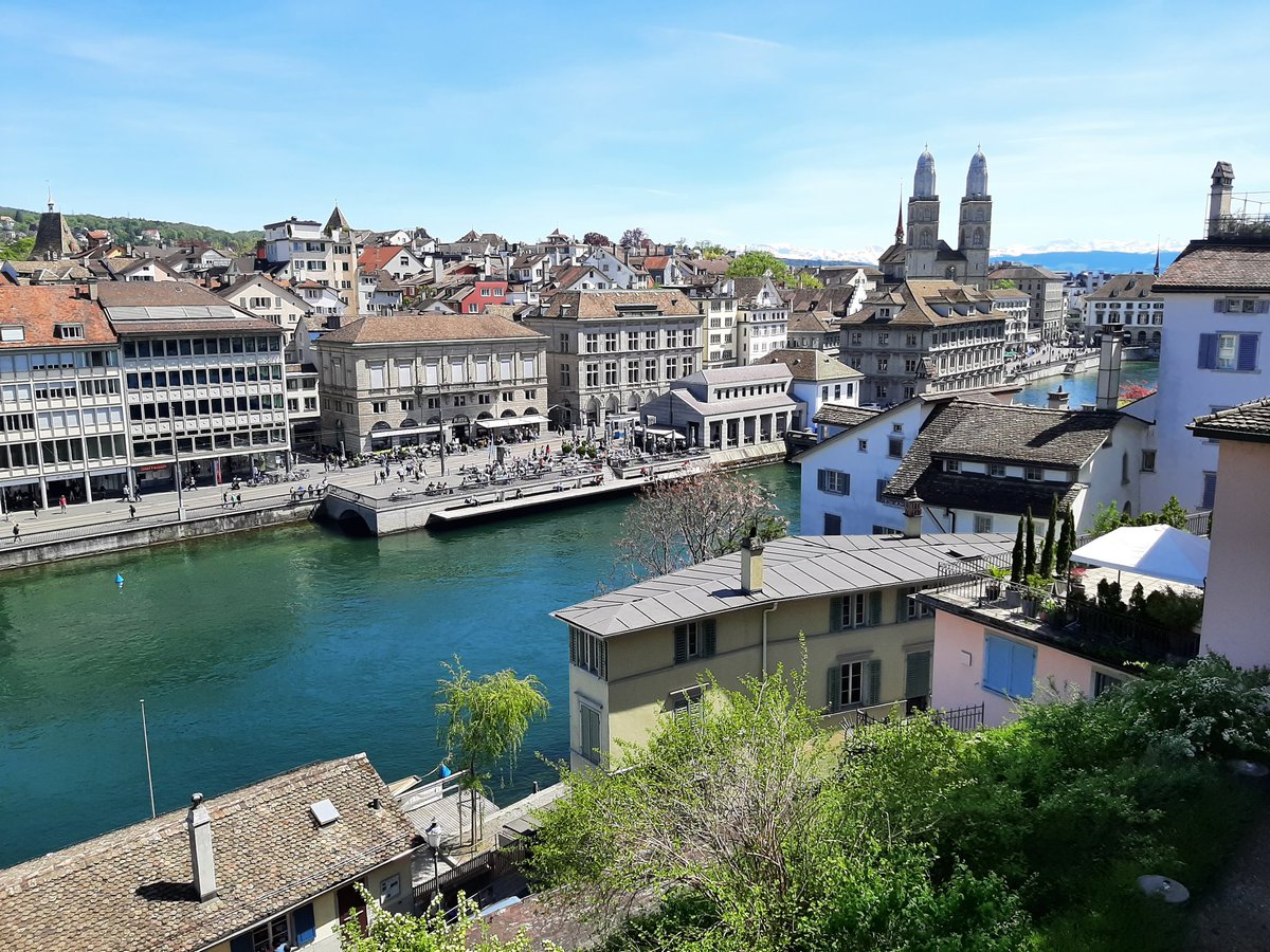 Climbing up on the hill to the Lindenhof for some fine city views. There aren't many blockbuster sights as such but Zürich is just such a pleasant city to walk through and explore. Too bad it's so ridiculously expensive for food and lodging!