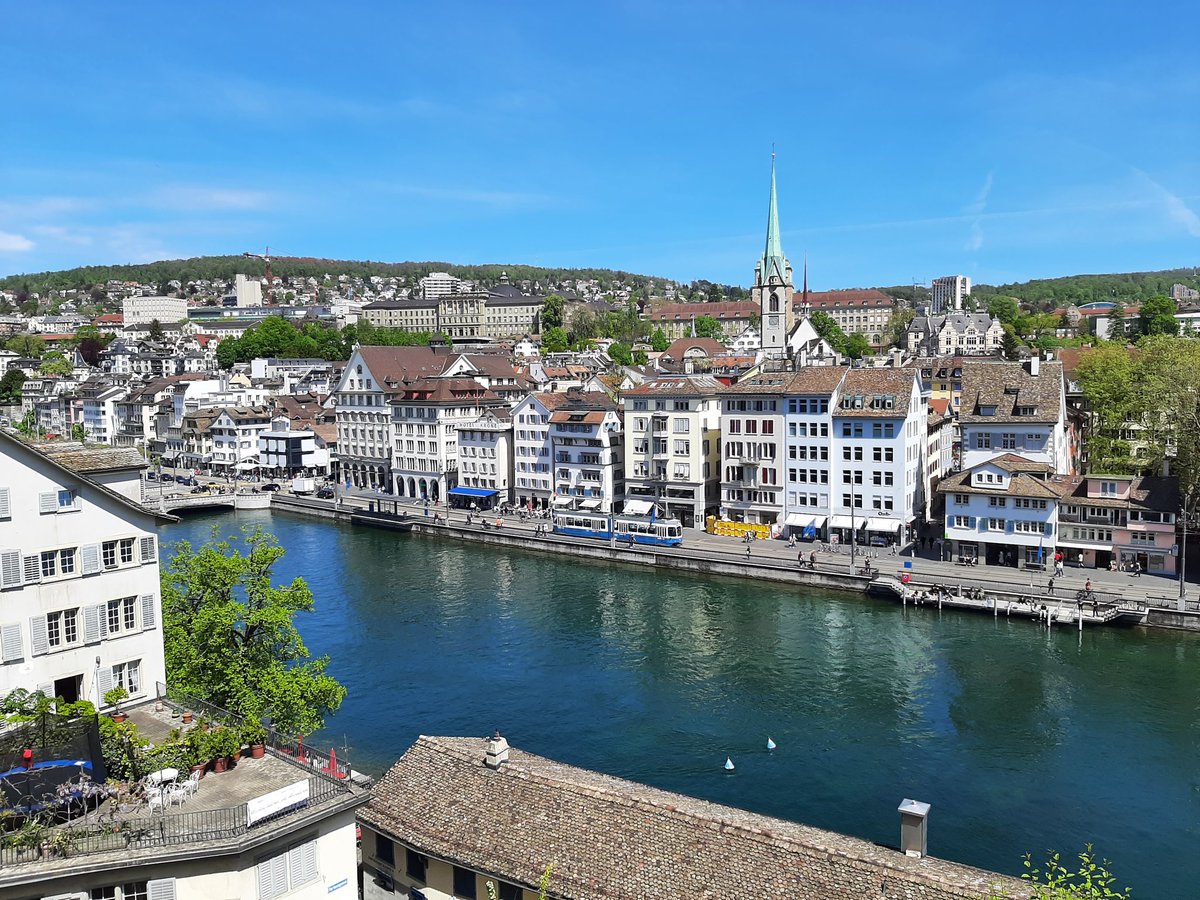 Climbing up on the hill to the Lindenhof for some fine city views. There aren't many blockbuster sights as such but Zürich is just such a pleasant city to walk through and explore. Too bad it's so ridiculously expensive for food and lodging!