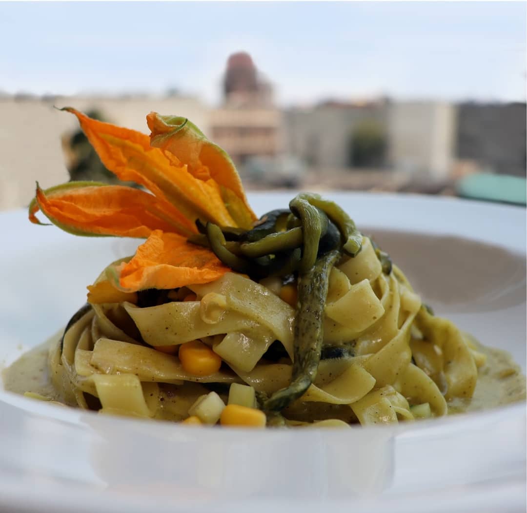 _elmayor's tweet photo. Ven y prueba nuestro exquisito Fetuccini a la mexicana, con flor de calabaza, elote y calabacitas, en salsa poblana. Una combinación, que te encantará.
¡Buen provecho!
.
.
.
#cdmx #terrazasconencanto #centrohistorico #FelizSabadoATodos #RestauranteElMayor https://t.co/K5vgdQqS84