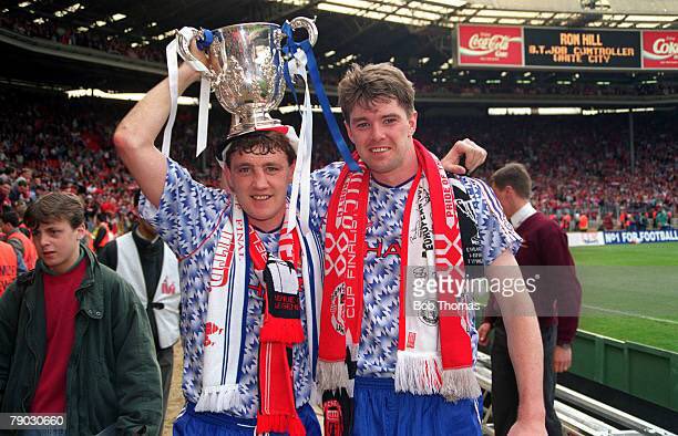 1991-92 Manchester United 1-0 Nottingham Forest. Our 3rd trophy in 3 years under Fergie. This time the rumbelows cup. A certain  @Mike_Phelan_1 started at right back and did very well.