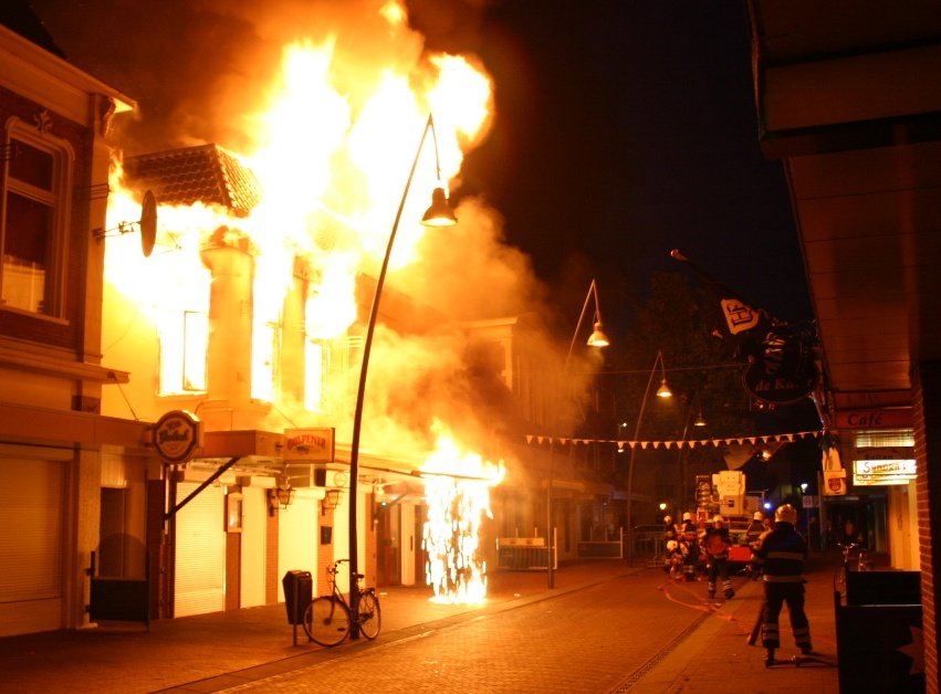 Melding brandweer Kerkstraat Veendam inzake grote brand