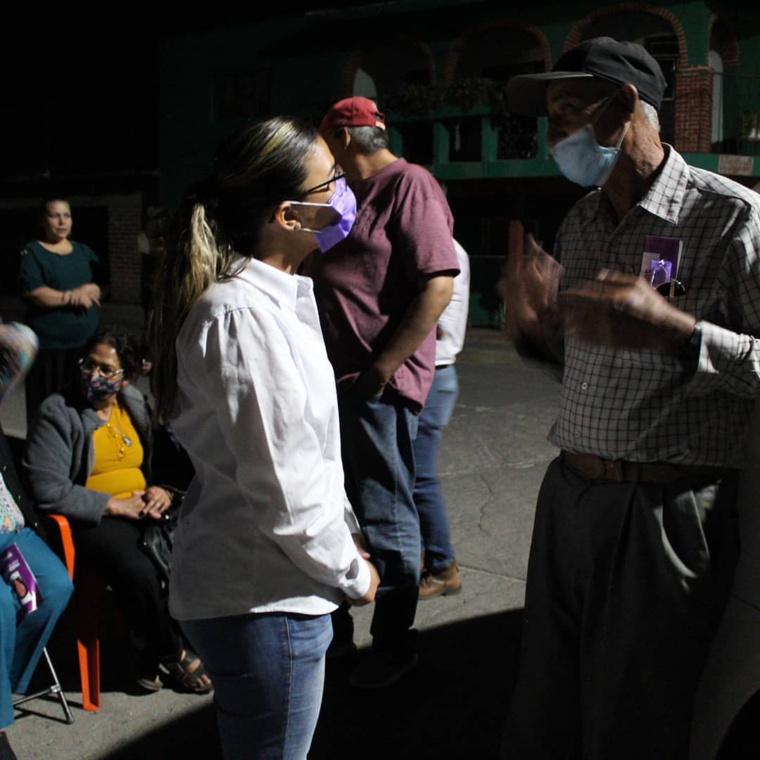 YanuariadeA's tweet photo. Escuchar y dialogar, comunicación le llaman.
#HagamosHistoria por esa gente, esos espacios, por los adultos, los jóvenes y las minorías.
#HAGAMOS #HAGAMOSporelDistrito2 https://t.co/DthDz8295N