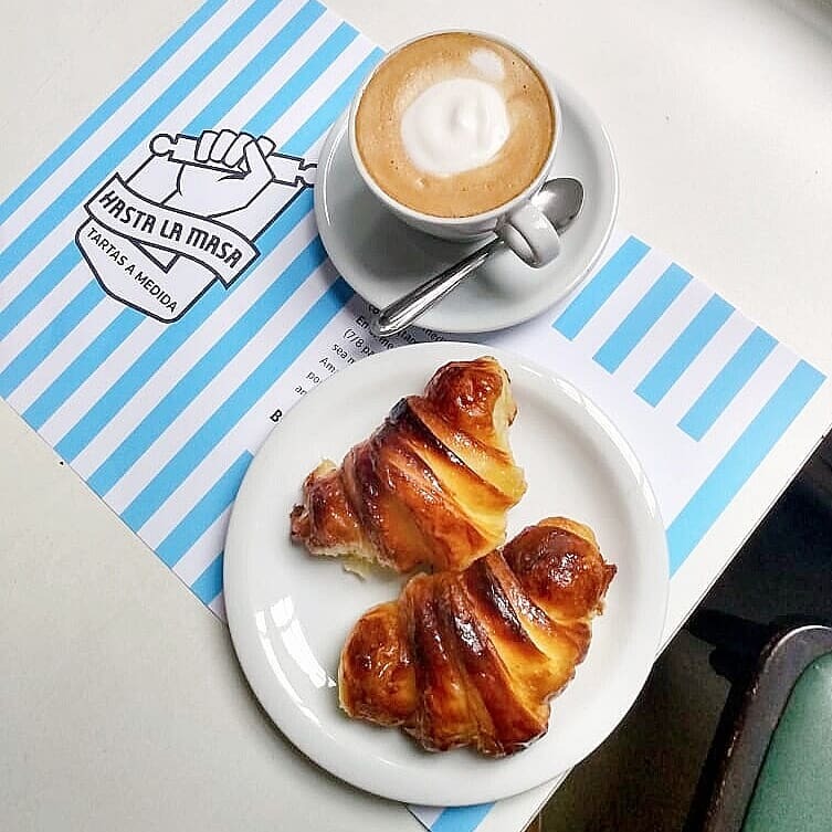 • MEDIALUNAS •🥐🥐👩‍🍳 
Nueva incorporación a Hlm! Ya las ptobaste??? 
Hace semanas que estamos investigando y experimentado para llegar a un producto de calidad. Liviana, crocante, equilibrio y contraste de sabores. La magia  de la relación de la mante… instagr.am/p/COm8ZmjN9ml/