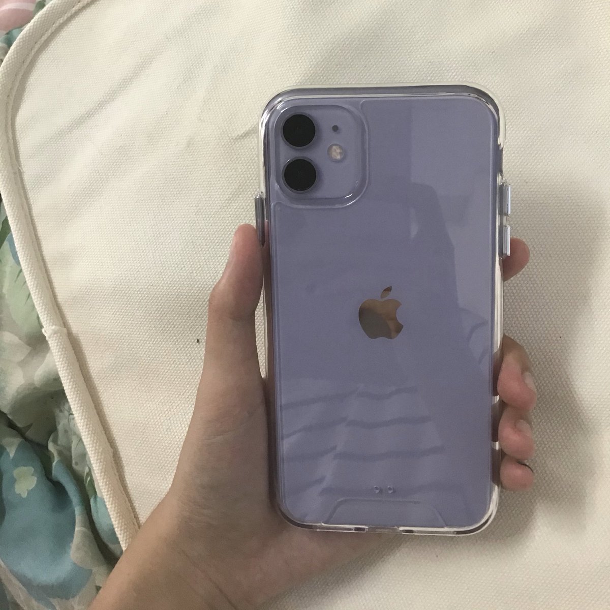 ใครตามหาเคสใสไม่เหลือง แนะนำอันนี้เลย ด้านหลังเป็น PC ทำให้ไม่เหลือง 170 บาท ตัวเคสจับแล้วเบามือมาก บอกเลยคุ้ม มีพร้อมส่ง i6-12promax เลยจ้า