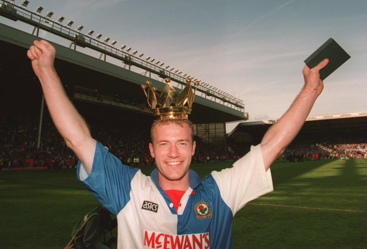 10. Alan Shearer (1994/95)Shearer scored 30+ goals each season from 1993-1996. He scored 34 goals, leading to Blackburn winning the Premier League this season.