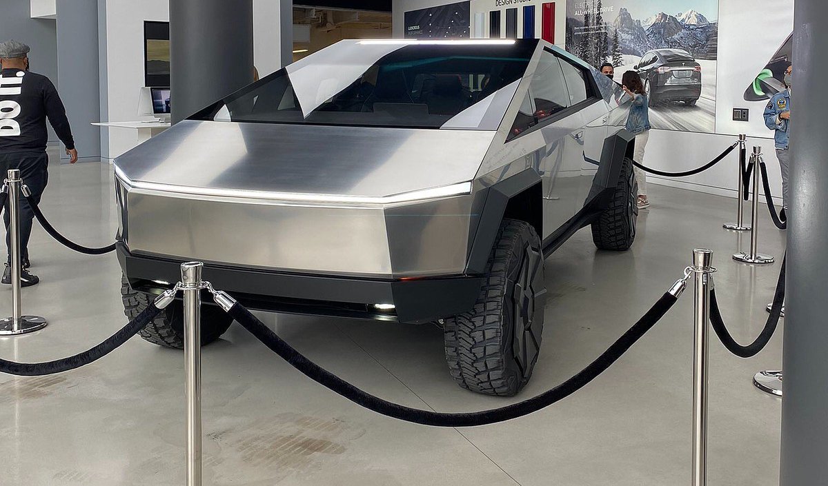 TheTeslaLife's tweet photo. Elon Musk confirms the #Cybertruck will be on display at the #Tesla store at 860 Washington Street, Manhattan until Sunday https://t.co/GuKQtU4Y7t https://t.co/6fQePKGHV5