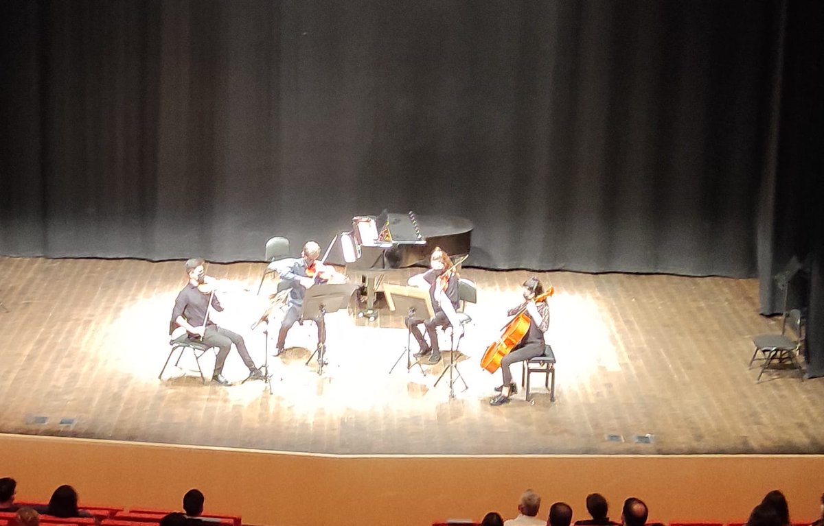 JJMMavila's tweet photo. Retomamos con el Cuarteto Divertimento, con Álvaro y Jorge (violines), Elena (viola) y Laura (Violonchelo) de Burgos. 😊 https://t.co/Wtd4Yyvco8
