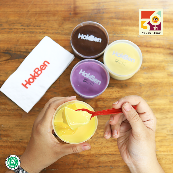 HokBen's tweet photo. Siapa sih yang tahan sama lembut dan lezatnya Puding HokBen? Warnanya yang menggoda, tak pelak membuat siapa saja terpana.
Idem banget buat takjil atau untuk dessert. Langsung order Kuy.
Kamu tim yang mana?
#HokBenWin #Pudding #SoftPudding #Dessert #Takjil #JapaneseFood #Halal https://t.co/Yj7RYklcsV