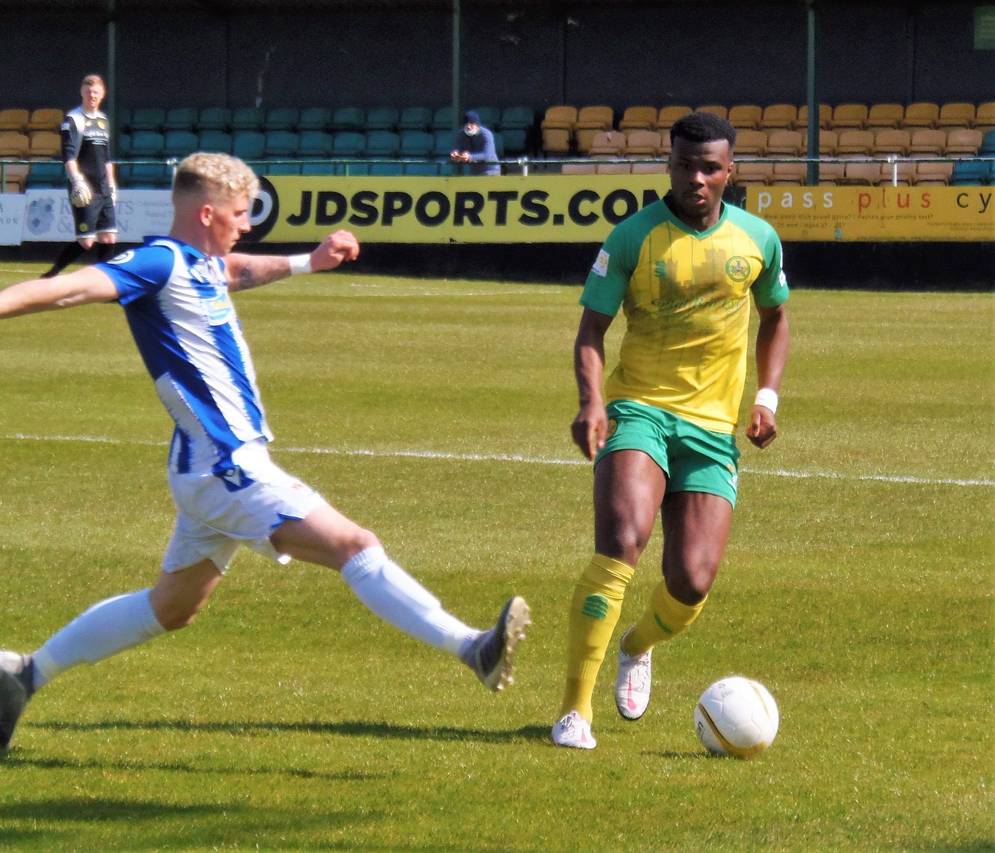 Caernarfon Town FC on Twitter "Louis Augustin Malandjou Kondjo 💛💚UnClwb…