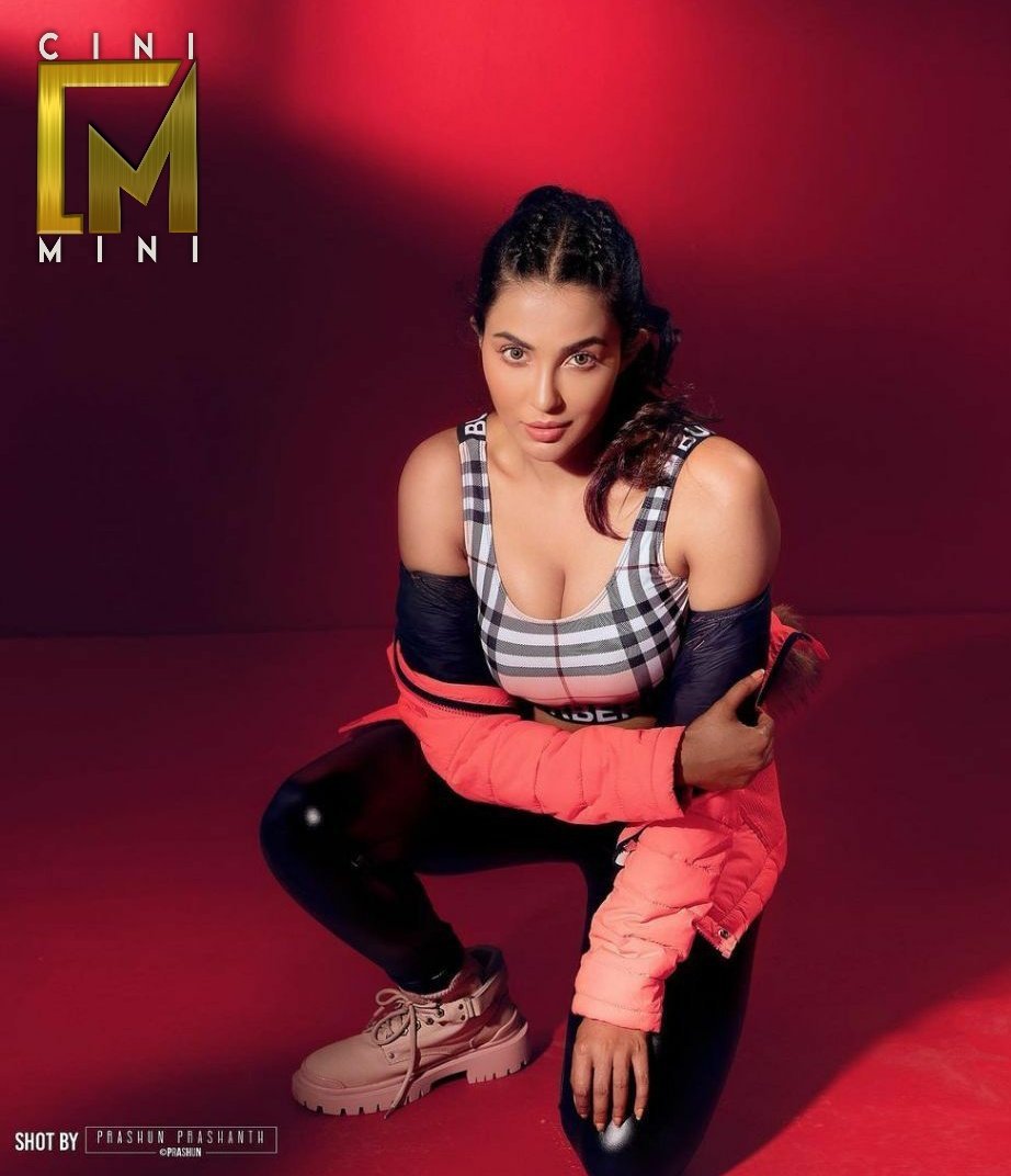 E03HI0eVEAI9q64?format=jpg&name=medium