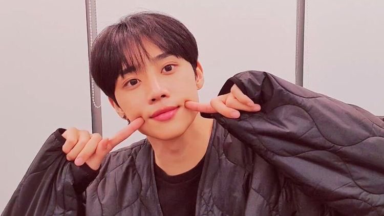 It feels lonely without  @kamisunwoo on a Saturday morning. I mean it always feels lonely without her. She’s working and a bit sick so please send her soft Sunwoo content to make her feel better!  Soft Sunwoo thread for you baby: