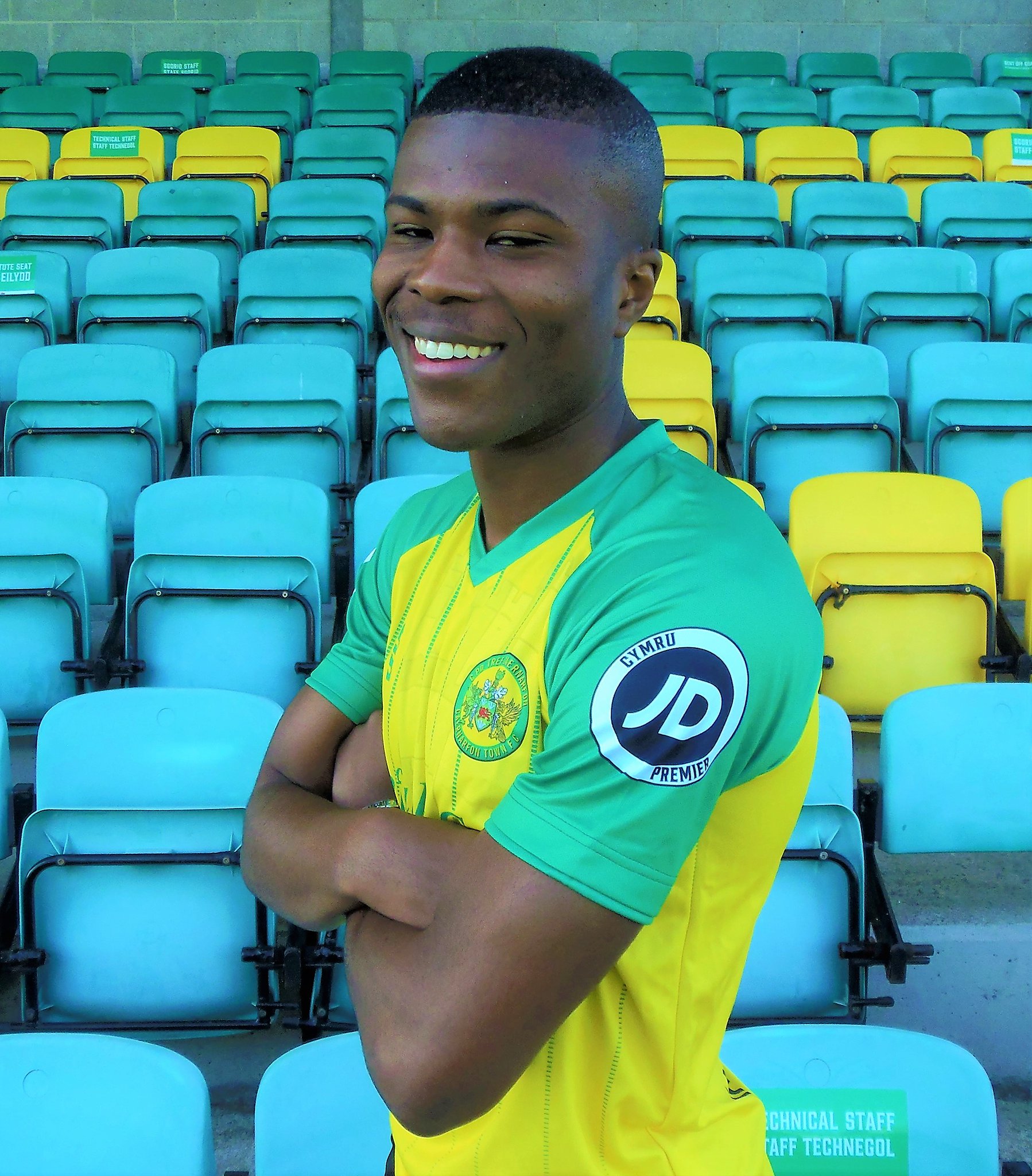 Caernarfon Town FC on Twitter "Louis Augustin Malandjou Kondjo 💛💚UnClwb…