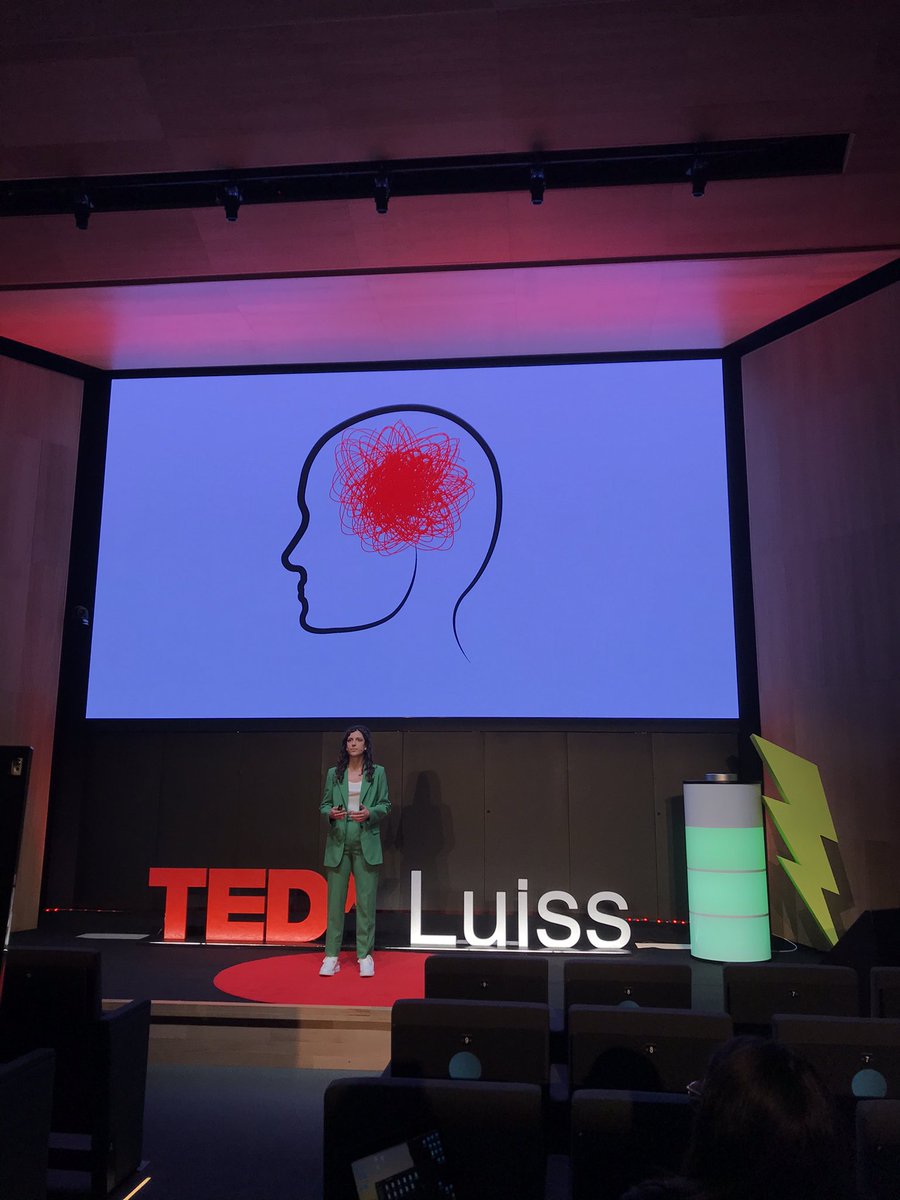 The winner of the Student Speaker Contest, Sara Di Luca, is making her speech about consciousness, feelings and emotions

#tedxluiss2021 #recharge
