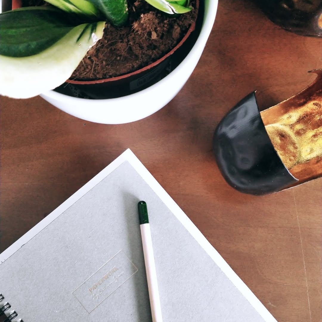 romy_hart's tweet image. Ideen sind wie kleine, hinterlistige Monster. Sie überfallen einen, wenn man am wenigstens damit rechnet und dann fordern sie auch noch Aufmerksamkeit! Was fällt denen ein? 😵

Wie geht ihr mit kreativem Overload um?

#Autorin #deutscheautorin #plotbunny  #schreibprozess