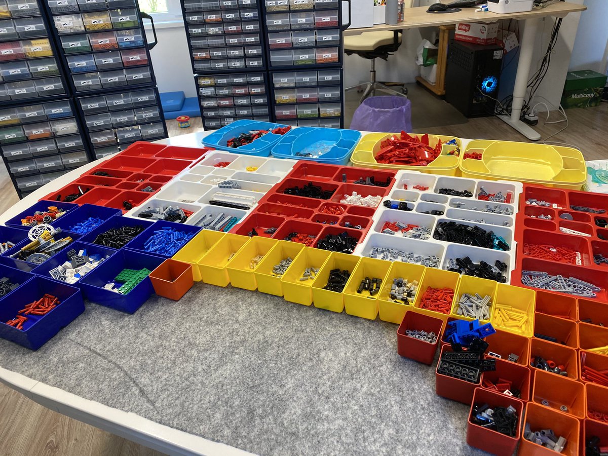 Sorting day 🤩 Adding more than 13000 parts today 🥳