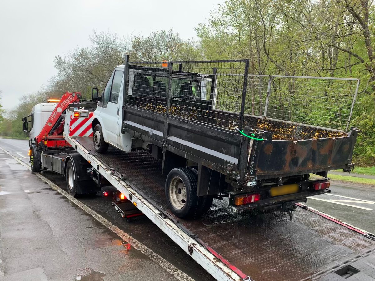 TVP_ChiltSBucks's tweet photo. Spotted this vehicle linked to #flytipping on our travels in #GerrardsCross this morning 👀 

A few checks revealed that it has been untaxed since last year! Vehicle recovered &amp; driver reported 

#P7844 https://t.co/4NuwT9M92X