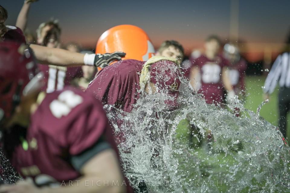 Art037's tweet photo. 7-0 Congratulations Omro Football on a perfect season!!! #arteichmannphotography #omrofootball #highschoolsportsphotography #highschoolsportsphotographer #perfectseason #omropride #springfootball @FansFoxes @OmroFoxesFB https://t.co/5rqqfSvjue