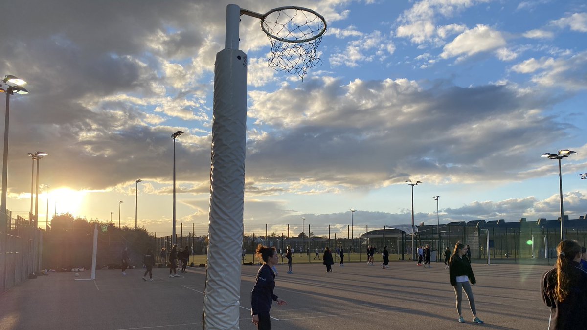 It was so good to be back at training this week, even the sun knew it as well 🌅 #backupandrunning