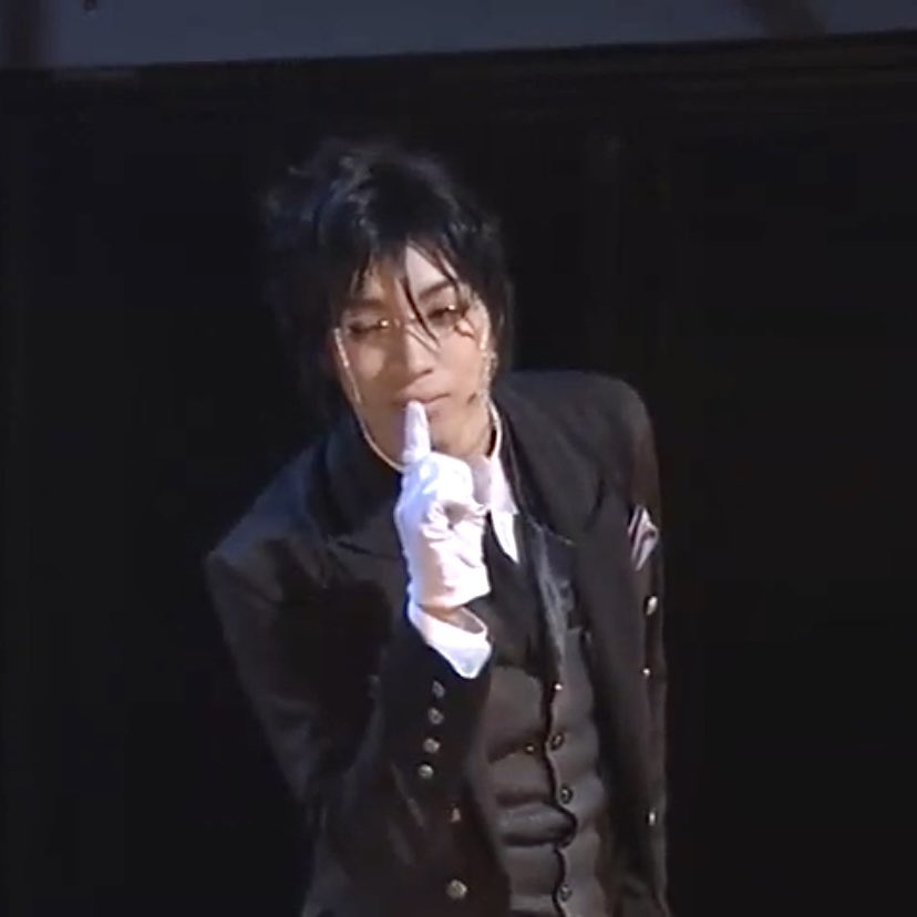 幽霊部員るーと 3人のセバスチャン 初代 松下優也さん 2代目 古川雄大さん 3代目 立石俊樹さん イケメン 歌上手い 力がある シエルをお姫様抱っこ 高身長 180超え の完璧セバスチャン達 でも 松下さんの おねだりの仕方は教えたでしょ