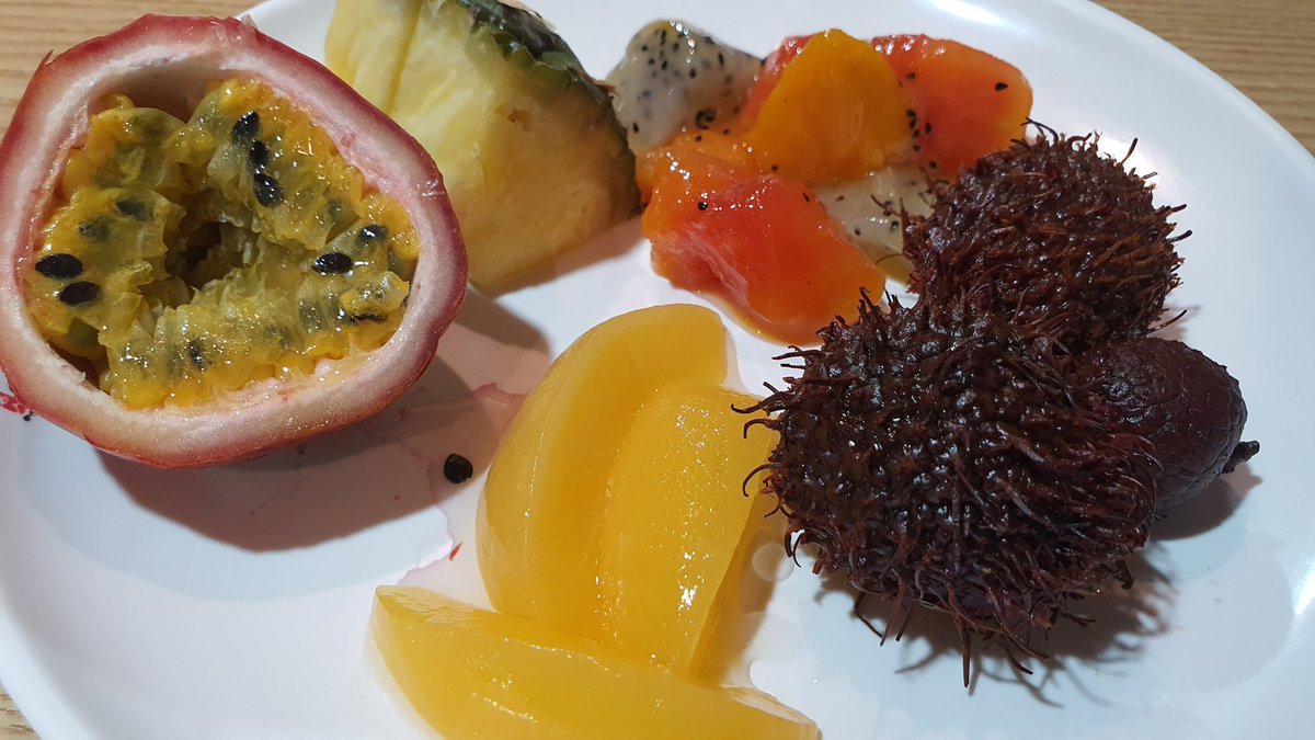 rurobani's tweet photo. 달달한 과일 디저트! 인데 에미야, 패션 프루트가 시다... 발효?!... Sweety fruits dessert but Passion fruit Is little tart. #과일 #디저트 #패션프루트 #리치 #파인애플 #황도 #fruits #desserts #passionfruit #pineapple #lych #Peaches https://t.co/vNSELakVNV