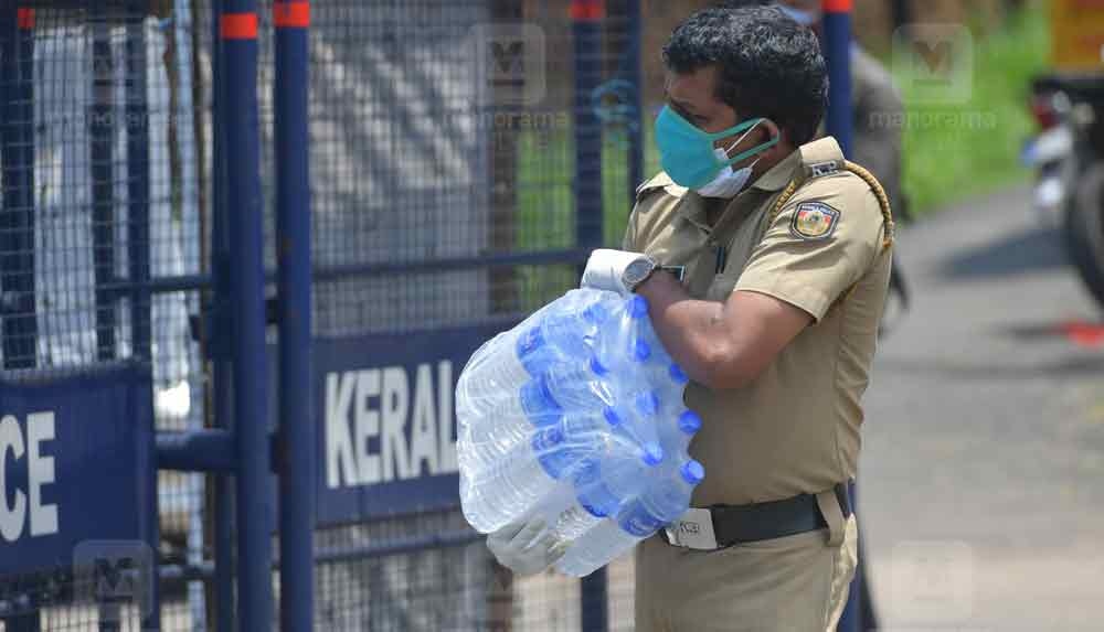 manoramaonline's tweet photo. เดเดฑเดฃเดพเดเตเดณเด - เดคเตเดถเตเดฐเตโ เด
เดคเดฟเดฐเตโเดคเตเดคเดฟเดฏเดพเดฏ เดเดฑเตเดเตเดฑเตเดฑเดฟ เดชเตเดเตเดเดคเตเดคเต เดฒเตเดเตเดกเตเดฃเดฟเดจเตเดเดจเตเดฌเดจเตเดงเดฟเดเตเดเตเดณเตเดณ เดตเดพเดนเดจเดชเดฐเดฟเดถเตเดงเดจเดเตเดเดฟเดเต เดตเดพเดนเดจเดฏเดพเดคเตเดฐเดเตเดเดพเดฐเตโเดเตเดเต เดจเดฒเตโเดเดพเดจเตเดณเตเดณ เดตเตเดณเตเดณเดตเตเดฎเดพเดฏเดฟ เดตเดฐเตเดจเตเดจ เดชเตเดฒเตเดธเต เดเดฆเตเดฏเตเดเดธเตเดฅเดจเตโ.
เดเดฟเดคเตเดฐเด: @josekuttypanackal โเดฎเดจเตเดฐเดฎ
Find more - https://t.co/KNo9p5RnM0
#Water #Police #Lockdown #LensView https://t.co/H8CI7hJpDK