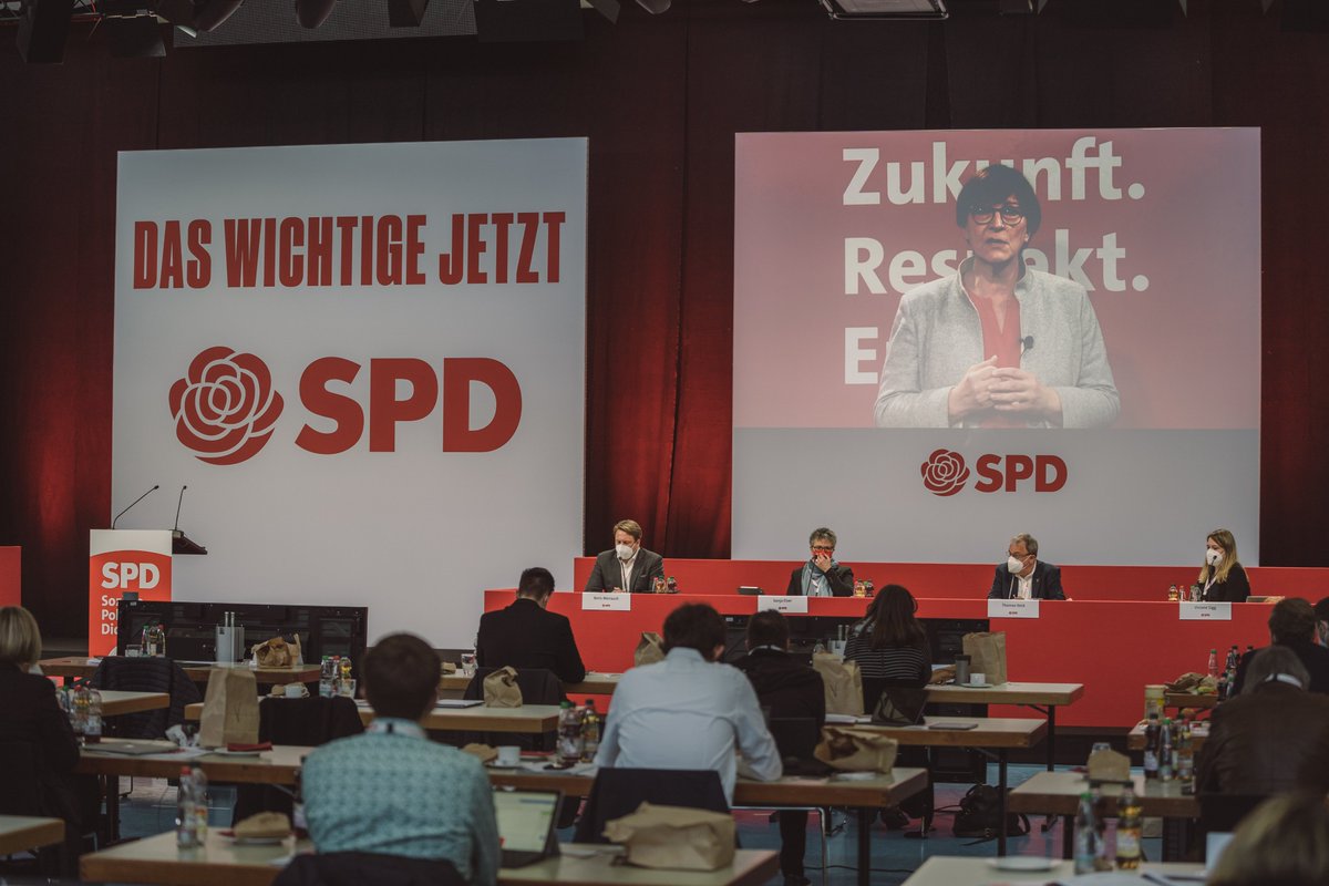 spdbawue's tweet photo. "Mit den Vielen & für die Vielen wollen wir das fortschrittlichste Land werden. Sozial, digital & klimaneutral. Aus Respekt vor deiner Zukunft. Dafür ziehen wir gemeinsam in einen starken Wahlkampf," so unsere Spitzenkandidatin @EskenSaskia Herzlichen Glückwunsch zur Wahl #BTW21 https://t.co/BnK4hTJ2h9