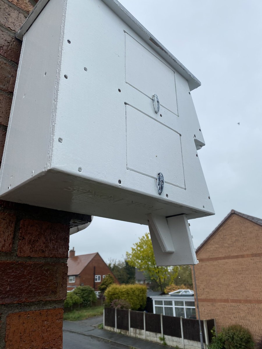 Another @PeakBoxes corner double box up in Ryhill m. Part funded by the fundraising this year. Swifts nest just down the road , and one flew past as we were putting it up.👍 @Barnsleybsg @Wintersett1 @WakeyBirders @AfSwifts