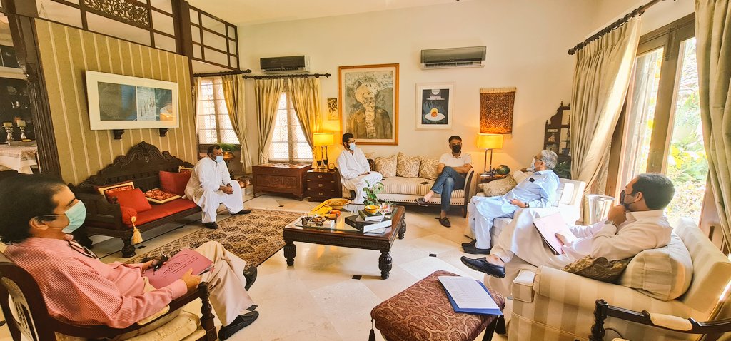 سندھ اسمبلی کے ایم پی اے شہریار مہر، حسنین مرزا، عارف جتوئ، معظم عباسی اور رفیق بھانبھن سے ملاقات کی. ان سے وزیراعظم کے سندھ ترقیاتی پیکج اور سندھ کے سیاسی حالات پر بات چیت ہوئی. پی پی پی کی ناقص کارکردگی سے عوام کو مشکلات اور سندھ حکومت کی انتقامی کارروائیوں پر بھی بات چیت ہوئی