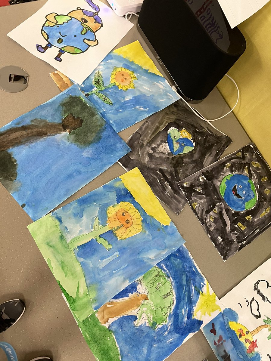 MrsGumsDIS's tweet photo. Green STEAM Day was a success at @LeaphartElem we had a blast creating, designing, and planting. Students were able to help put a piece on a statue in front of the school, they created earth day paintings and more! They loved the activities today. #pridein5 https://t.co/lKmnwNeYdV