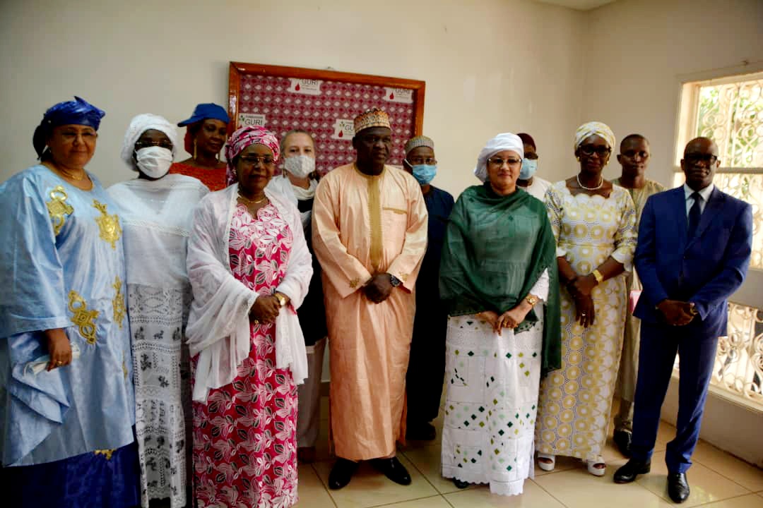 La Présidente de la Fondation Guri, <a href="/AissataMhm/">Aïssata Issoufou Mahamadou</a>, s'est vu décerner le vendredi 07 mai 2021 en présence de la Première Dame Hadiza Bazoum, un témoignage de satisfaction par le <a href="/MSP_Niger/">Ministère de la santé publique Niger</a> au nom du Gouvernement du Niger pour ses efforts en vue de l'atteinte #ZeroMalaria au #Niger.