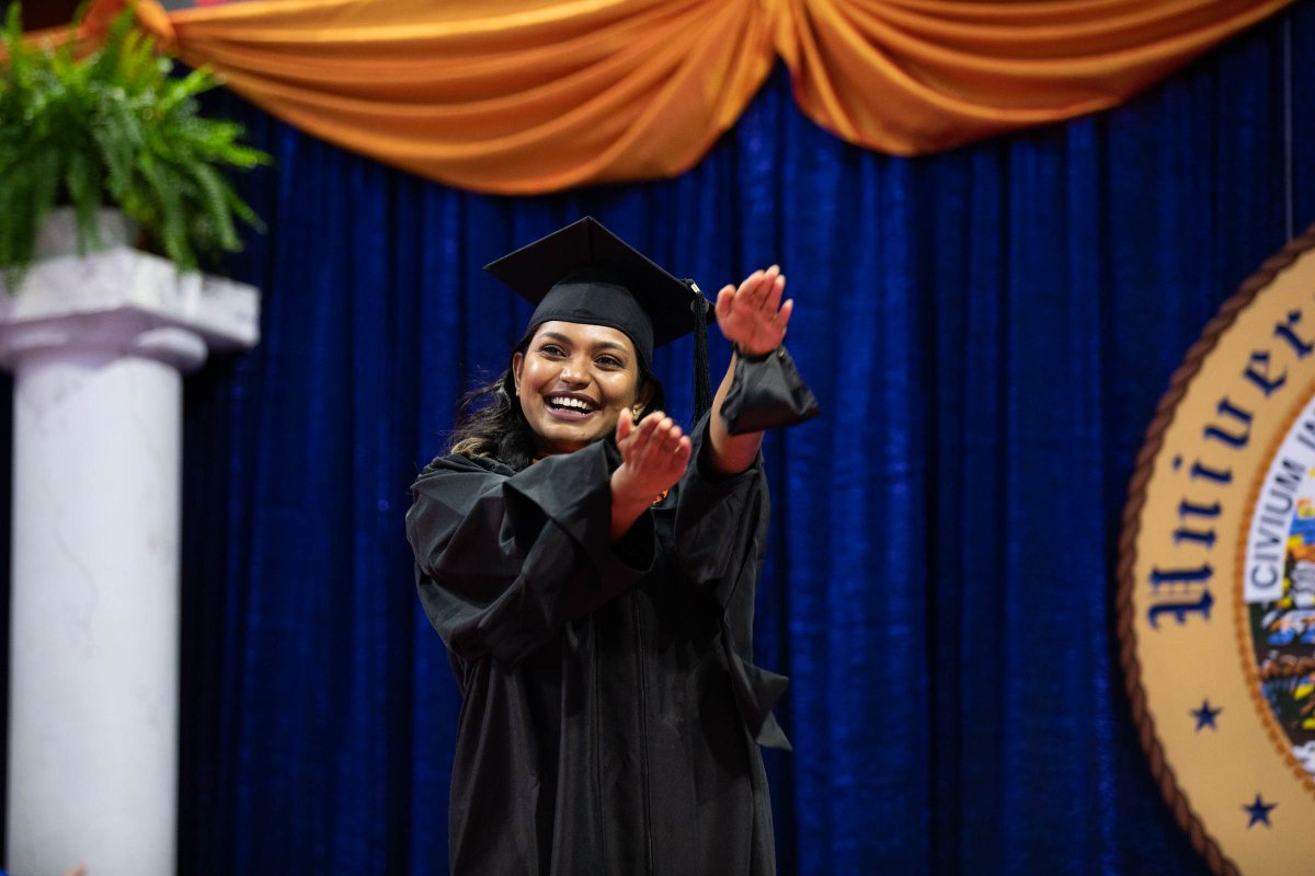 UF's tweet photo. #UFgrad (Make-Up 2020) - 2PM 5/07/21
Facebook album: https://t.co/TS0ULgdrhC https://t.co/CVyfyReoj8