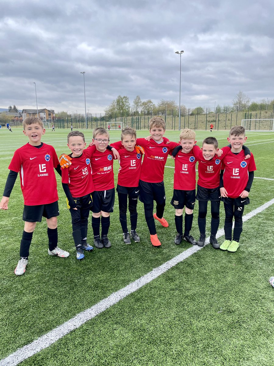 Glenvale2012's tweet image. Football is back ⚽️

Smiles all round after a very positive morning for our two 2012s teams earlier today, their first @PJDistrictYFL 7-a-side fixtures. 

Well done kids!! 

🔴⚫️🔴⚫️

BM